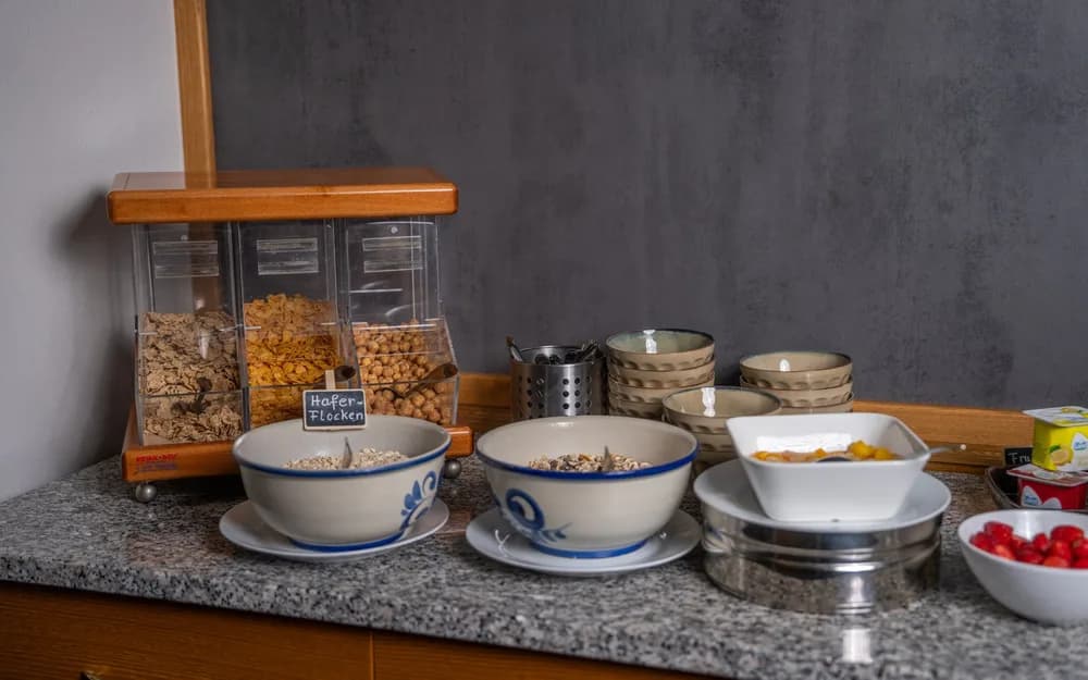 Müsli, Cornflakes und Obst