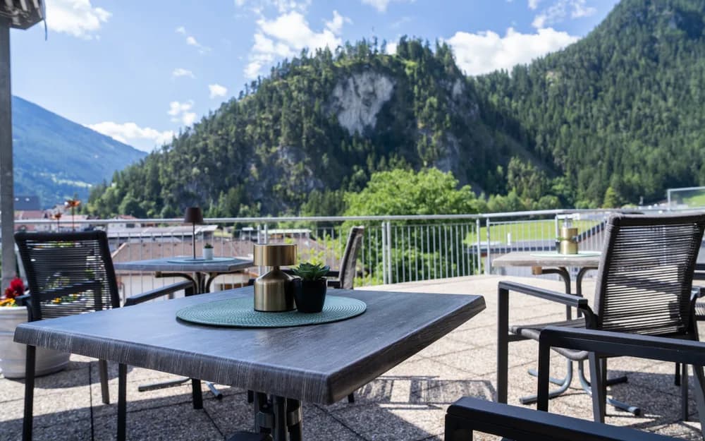 Terrasse avec vue sur la vallée