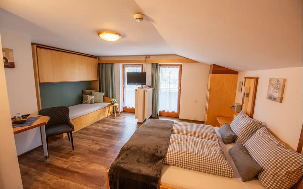 Dreibettzimmer mit Balkon