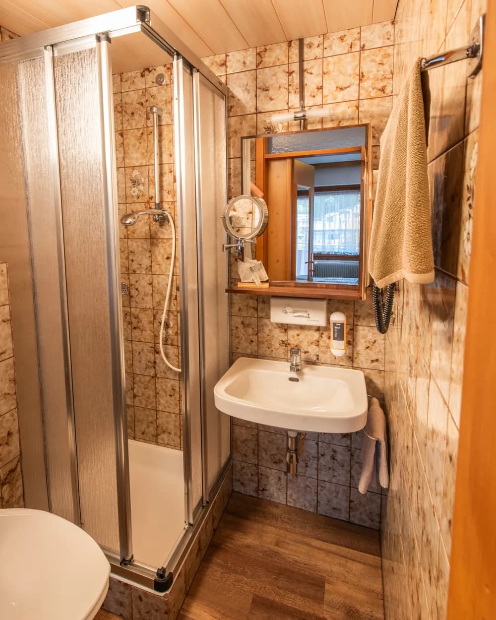Badezimmer des Dreibettzimmers
